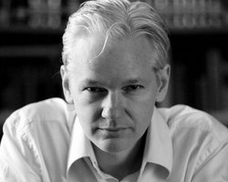 Основателя Wikileaks перевели в изолятор ради безопасности