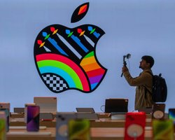 Везли вантажними літаками: Apple відправила 600 тонн iPhone з Індії до США, щоб обійти мита Трампа