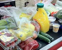 Кабмин пересмотрит список продуктов с регулируемой ценой