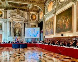 Венецианская комиссия предложила провести экспертизу ситуации вокруг КСУ