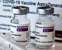 Украина получила от Дании более полумиллиона доз вакцины AstraZeneca: кому она достанется