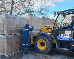 Забезпечать постачання води: Херсонщина отримала понад 900 сонячних панелей від Німеччини (фото)