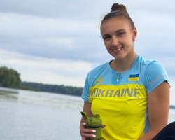 Увидели пропаганду: на Олимпиаде украинку заставили закрасить часть надписи "I am Ukrainian"