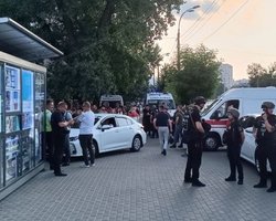 В Шевченковском суде Киева произошел взрыв: спецназ штурмует админздание (фото)