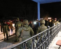 Появились видео столкновения на блокпосту в Славянске