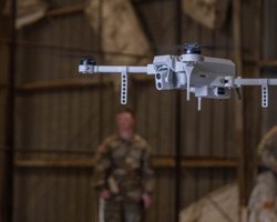 21-летний украинец с белоруской запускали дрон над Варшавой: мужчину депортируют домой