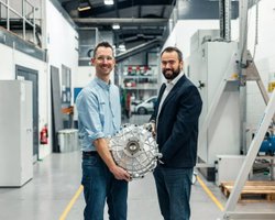 Инновационная технология Mercedes позволяет выпускать авто без задних тормозов (фото)