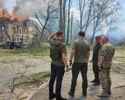 ЗС РФ обстріляли лікарню Дніпра ракетами С-300, є жертви: подробиці атаки (відео)