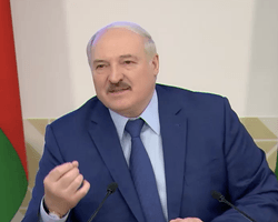 "Запад сливает": Лукашенко прокомментировал заявления Польши по зерну и оружию Украине