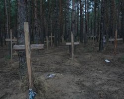 "Смерть витает в воздухе": 125 тел погибших в Изюме все еще не опознаны