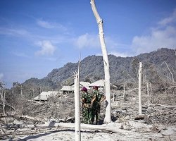 Извержение вулкана в Индонезии: погибших уже 240 человек