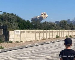 Защищался современными ПВО: в Генштабе подтвердили поражение аэродрома "Саки" в Крыму