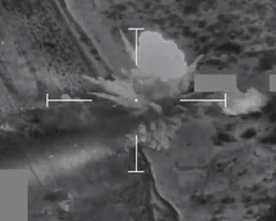 Біля Ємену ракета атакувала танкер із нафтою РФ, США обстріляли 60 цілей хуситів: що відомо