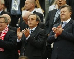 Янукович посмотрел церемонию открытия Евро-2012