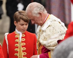 Будущий король. Принц Джордж исполнил роль почетного пажа на коронации короля Чарльза III