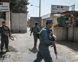 "Власть будет передана мирно", - и.о. МВД Афганистана о ситуации в Кабуле