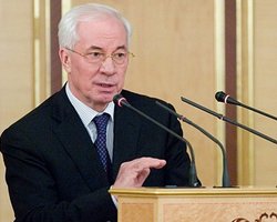 Азаров отрицает дефицит муки и продовольствия в Украине