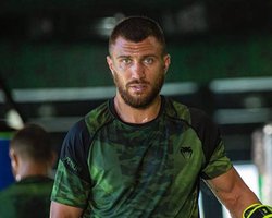 Український ексчемпіон світу Ломаченко відновлює кар'єру в боксі