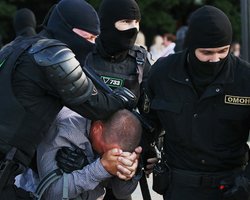 В Беларуси арестовали 200 человек из-за поддержки в соцсетях Андрея Зельцера