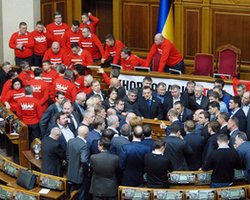 Работа парламента парализована 17-й день подряд