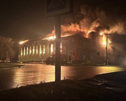 У Бєлгородській області горить ТЦ на Красній площі (фото, відео)