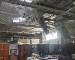 Росіяни вдарили дроном по ТЦ в Харкові: є постраждалі (фото)