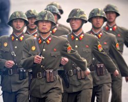 Солдаты КНДР выгоняют россиян из домов на холод, чтобы спрятаться от дронов, — СМИ (видео)