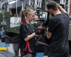 Робота з бронюванням в Україні: які спеціалісти найбільше потрібні під час війни