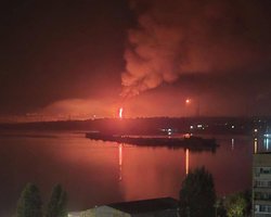 Долетіли до Саратова: дрони розбомбили російський НПЗ за 450 км від кордону з Україною (відео)