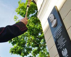 В Одессе открыли Мемориальную доску Леху Качиньскому 