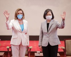 Нэнси Пелоси встретилась с президентом Тайваня: говорили об угрозах Китая (фото)