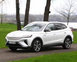 На стиле. Тест-драйв нового электрокроссовера MG Marvel R