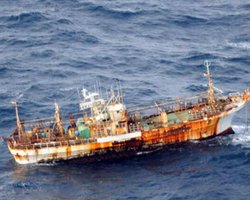 Американцы решили затопить японский корабль-призрак