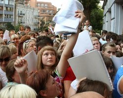 Кошмар на улице вузов. Абитуриенты сдают тесты на выживание