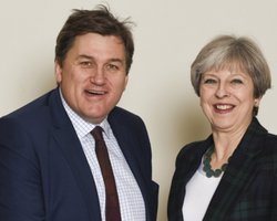 Министр ЖКХ Великобритании стал десятым претендентом на место Терезы Мэй