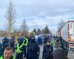На границе с Польшей протестующие начали жестче блокировать движение транспорта, — ГПСУ