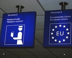 У ЄС відповіли, хто з українських чоловіків може втратити тимчасовий захист в Європі