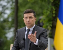 Зеленский подумает о втором сроке, если сохранит высокий рейтинг