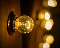 На 3 часа больше света: что нужно знать о новых графиках отключений