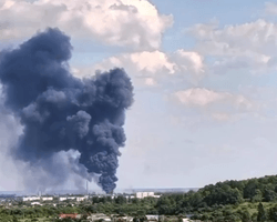 Шебекино Белгородской области под обстрелом: в городе сильный пожар (видео)
