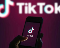 "Пусть все горит": от TikTok требуют запретить призывы к участию в акциях за Навального