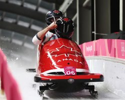 На Олимпиаде бобслеистам будут вручены две золотые медали