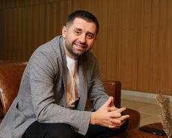 Оштрафованным авто владеет жена, поэтому его нет в декларации, – Арахамия (видео)