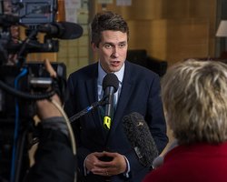 Британский министр обороны посоветовал России "отойти и заткнуться"