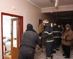 В Луганске под завалами остаются 22 человека