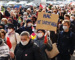 Протесты в Беларуси: камни, поджоги, "погром имущества" и 523 задержанных