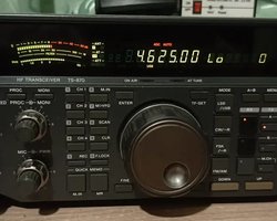 На тлі заяв про "енергетичне перемир'я": в РФ "радіо Судного дня" передало два загадкові шифри