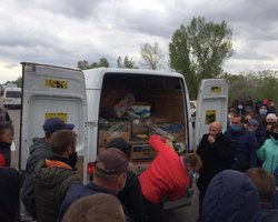 Бунт против карантина. Под Херсоном фермеры перекрыли мост из-за закрытия рынка