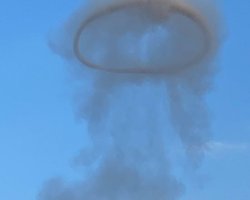 "ПВО собой отражают атаку": жители Крыма сообщают о взрывах в Севастополе (фото)