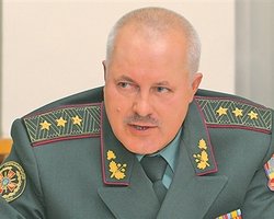 Начальник Генштаба, уволенный Януковичем, ушел в отставку из СНБО